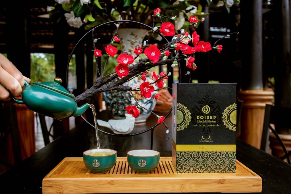 nham-vi-tra-dam-da-tet-viet-anh-bai-viet 2-doi-dep nhấm ngụm trà đậm đà tết Việt ảnh bài viết 2 | Đôi dép