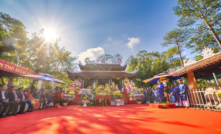 gio-to-hung-vuong-tai-tea-resort-prenn-doi-dep